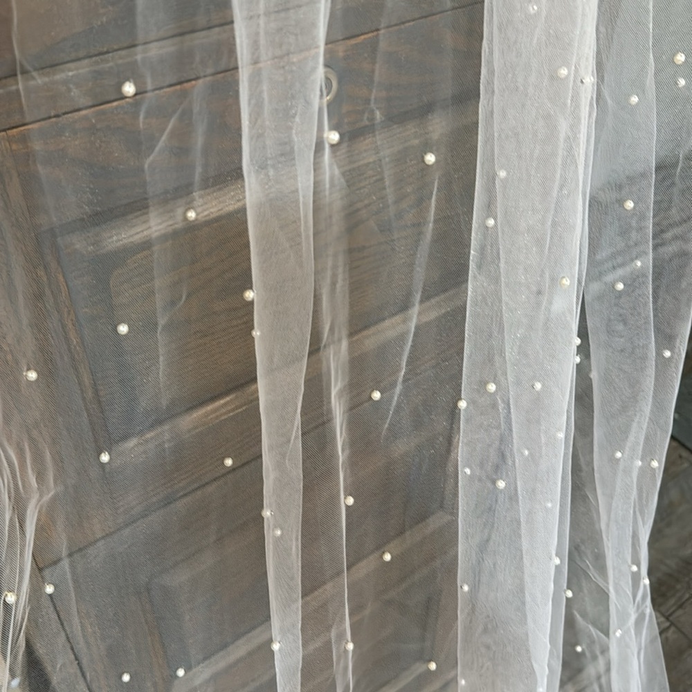 Veil-with Pearls Throughout-NEW WITHOUT TAGS​ - Picture 5 of 7